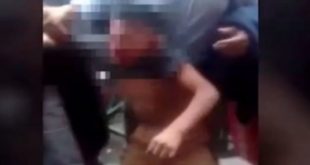 Imputaron a la madre que atacó a sus hijos con un machete por haber comprado golosinas