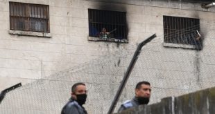 No cede la tensión en las cárceles y las negociaciones siguen una semana más