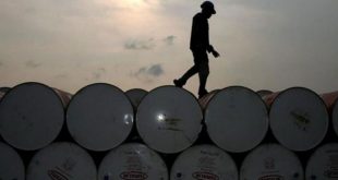 Vuelve el barril “criollo” de petróleo a u$s45 para sostener la producción y a cambio de despidos