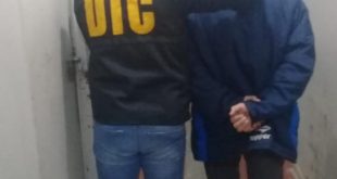 Vestidos como policías le robaron 0.000 a un comerciante amenazándolo con un arma