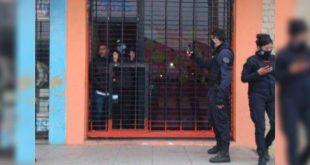 Festejaron un cumpleaños en plena cuarentena, llegó la Policía y se atrincheraron