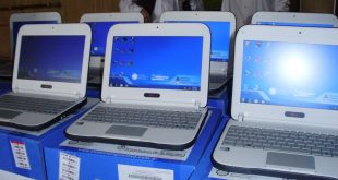 Proyectan entregar 350 mil computadoras a alumnos y dar créditos a docentes