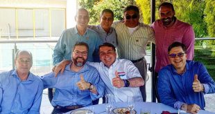 Sin tapabocas ni distancia, Jair Bolsonaro celebró la Independencia de Estados Unidos