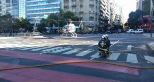 Ciudad: un helicóptero aterrizó en plena avenida 9 de julio