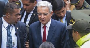 Colombia: ordenaron detener al ex presidente Uribe