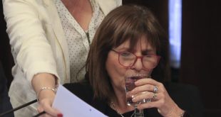 Patricia Bullrich adujo que se contagió haciendo las compras pese a que dijo que no salía nunca de su casa