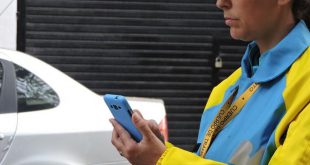 Cómo denunciar autos mal estacionados desde WhatsApp