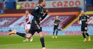 Gran triunfo del Leeds de Marcelo Bielsa: goleó al invicto Aston Villa