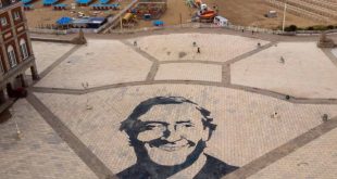 Así quedó la Rambla marplatense luego de que intentaran “limpiar” la imagen de Néstor Kirchner