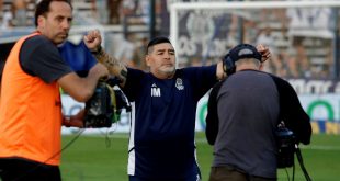 Maradona celebra sus 60 años, regresa el fútbol y todos esperan que Diego pueda estar en la cancha de Gimnasia
