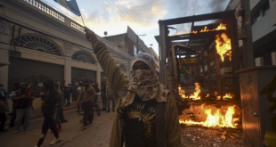 Guatemala: manifestantes incendiaron el congreso y reclaman la renuncia del presidente