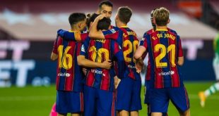 Lionel Messi entró con el Barcelona empatando y aportó dos goles para el 5 a 2 al Betis
