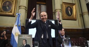 Carlos Menem sigue en estado delicado, pero tuvo una leve mejoría