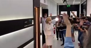 Mirtha Legrand llegó a la grabación de su programa y fue ovacionada por su equipo