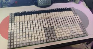 Este teclado para PC tiene ¡450 botones!