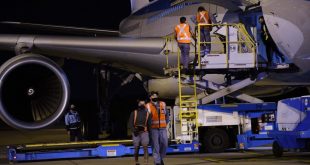 El cuarto vuelo de Aerolíneas Argentinas que viene de Rusia con 400 mil dosis de la vacuna Sputnik V llegará este viernes por la tarde