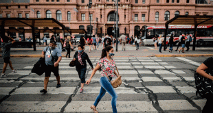Las consecuencias políticas y económicas de un año de pandemia en la Argentina