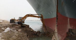 Movieron unos metros al barco encallado en el canal de Suez y hubo festejos