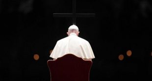 El Papa preside en Plaza San Pedro el Vía Crucis